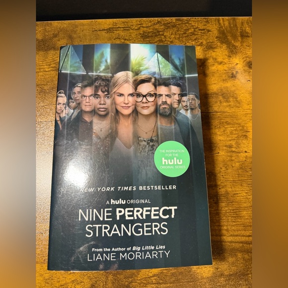 Liane Moriatory Other - Nine Perfect Strangers . Softcover